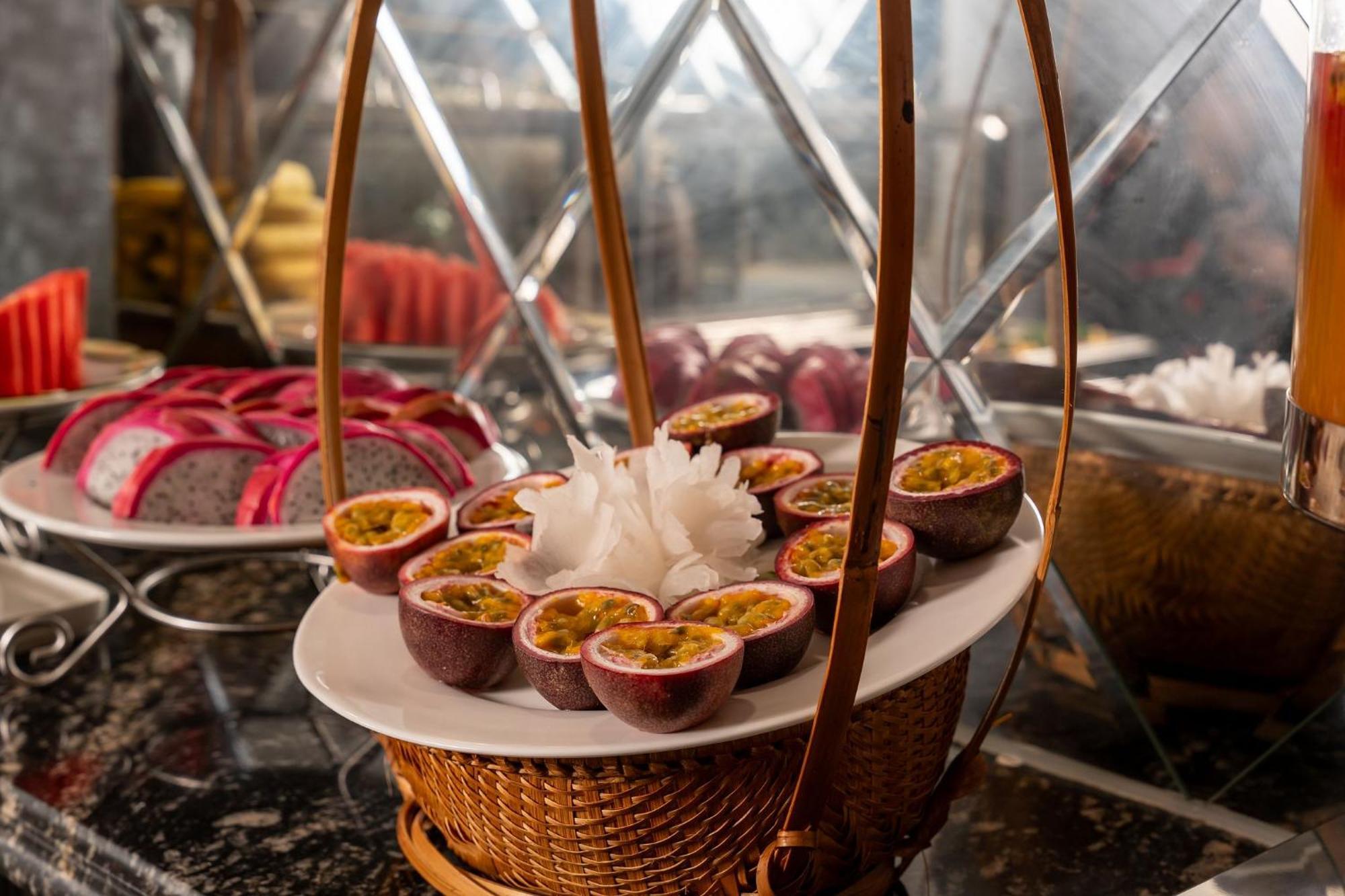 Amara Hanoi Hotel And Spa Екстериор снимка